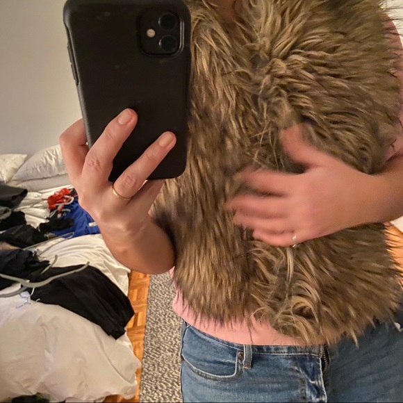 Aritzia Babaton Faux Fur scarf - Picture 1 of 6